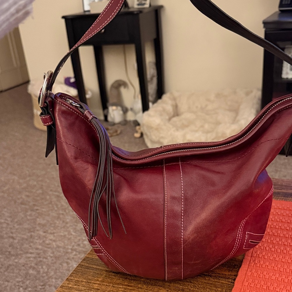 Elegant Red Leather Shoulder Bag